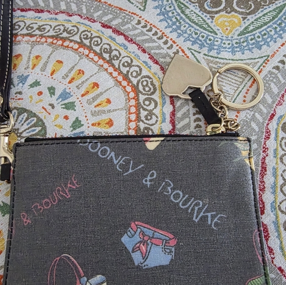 Dooney & Bourke Vintage, Rainbow Zip, Summerland, Wristlet, Heart Hangtag - Picture 6 of 10